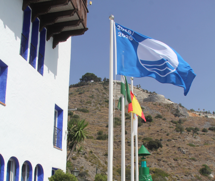 El puerto deportivo Marina del Este ya luce su Bandera Azul 2019